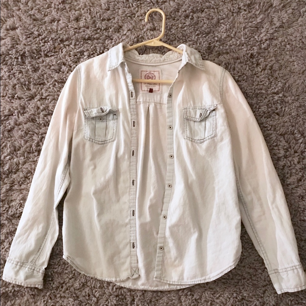 Woman’s button up